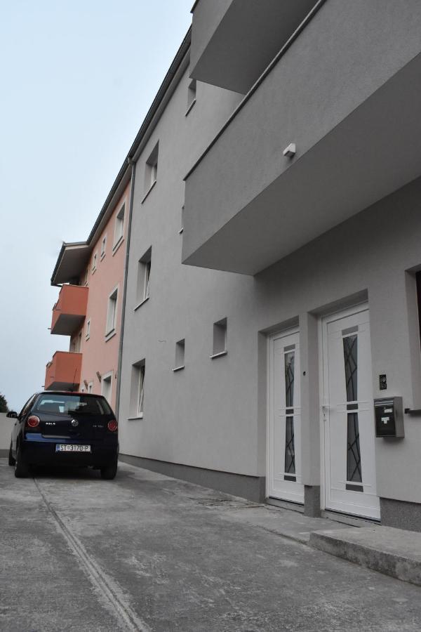 Apartmani Skorpion Kaštela المظهر الخارجي الصورة